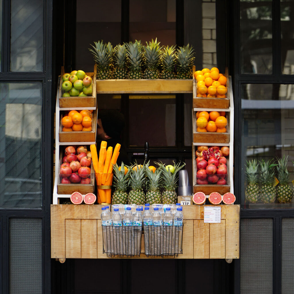 Tirando Fruta Estación Saludable